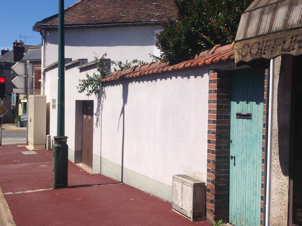 Kasaloc Apartment Maintenon Bagian luar foto