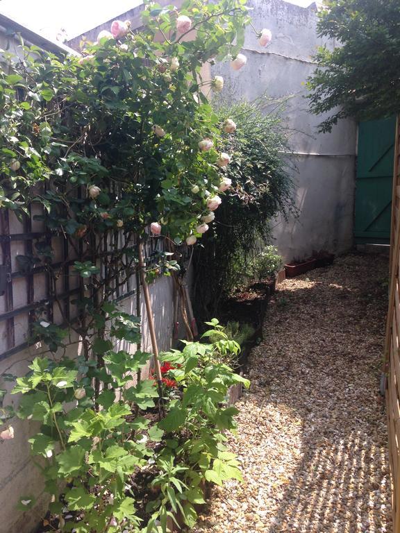 Kasaloc Apartment Maintenon Bagian luar foto