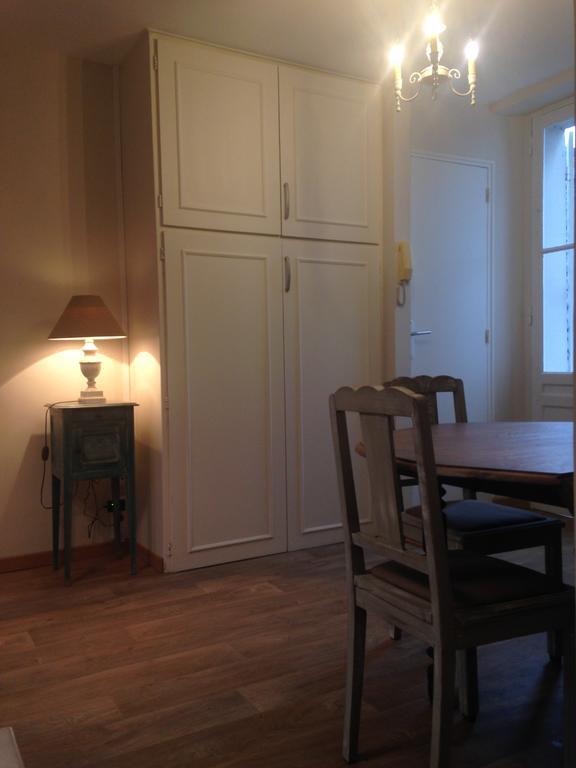 Kasaloc Apartment Maintenon Bagian luar foto